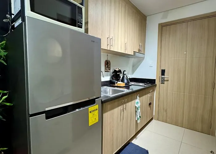 Cozy Poolview Nest, Moa, Netflix, * Manila
