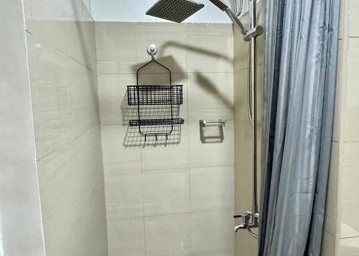 Cozy Poolview Nest, Moa, Netflix,