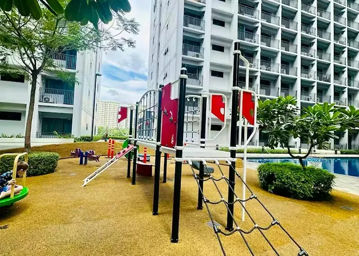 Cozy Poolview Nest, Moa, Netflix, * Manila