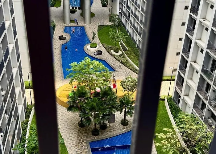 Cozy Poolview Nest, Moa, Netflix, Manila
