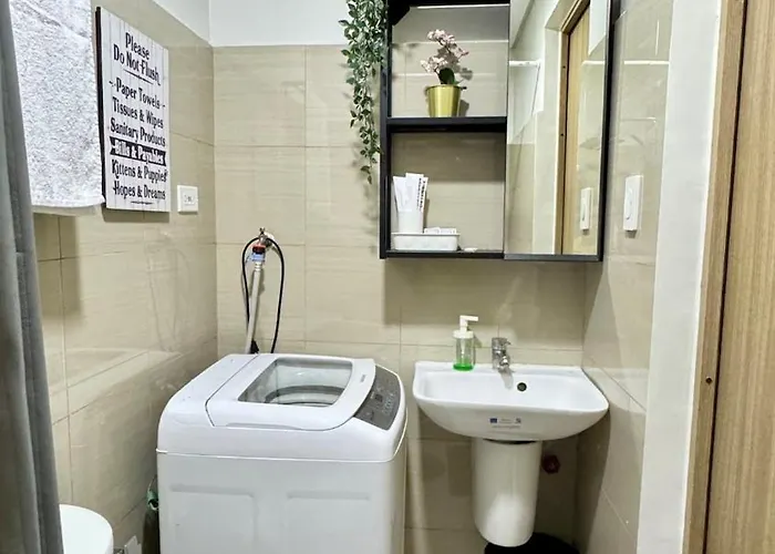 Cozy Poolview Nest, Moa, Netflix, * Manila
