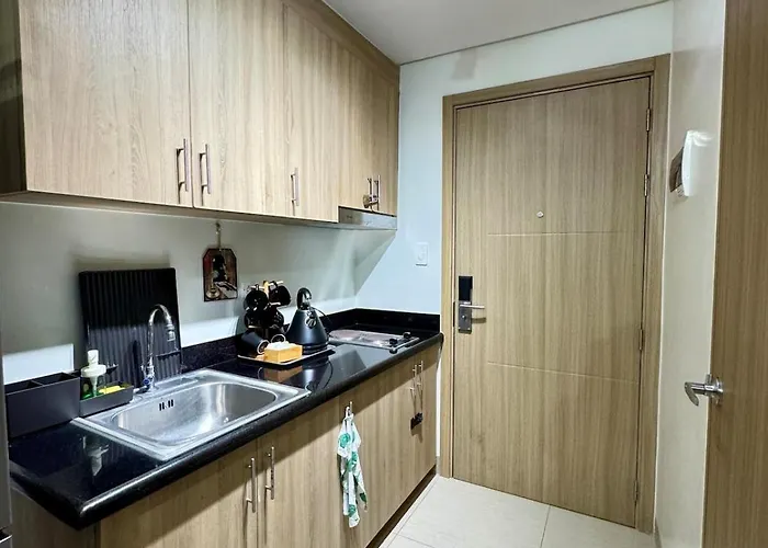 Cozy Poolview Nest, Moa, Netflix, Apartment Manila