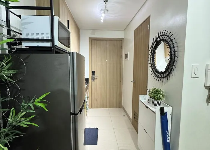 Cozy Poolview Nest, Moa, Netflix,