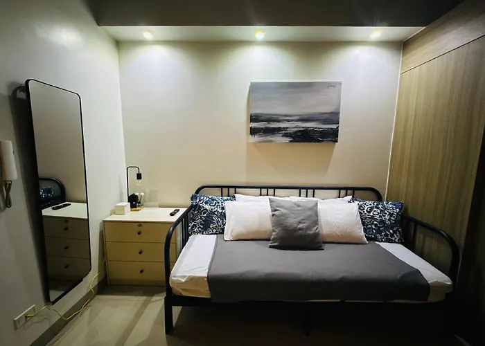 Cozy Poolview Nest, Moa, Netflix, Apartment Manila
