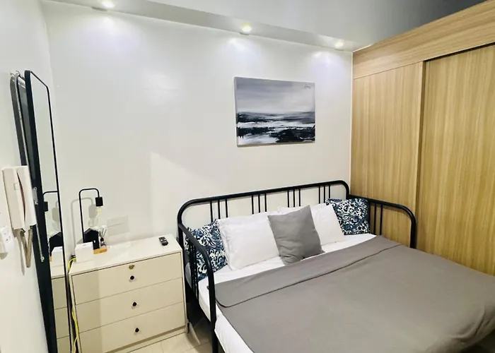 Cozy Poolview Nest, Moa, Netflix,